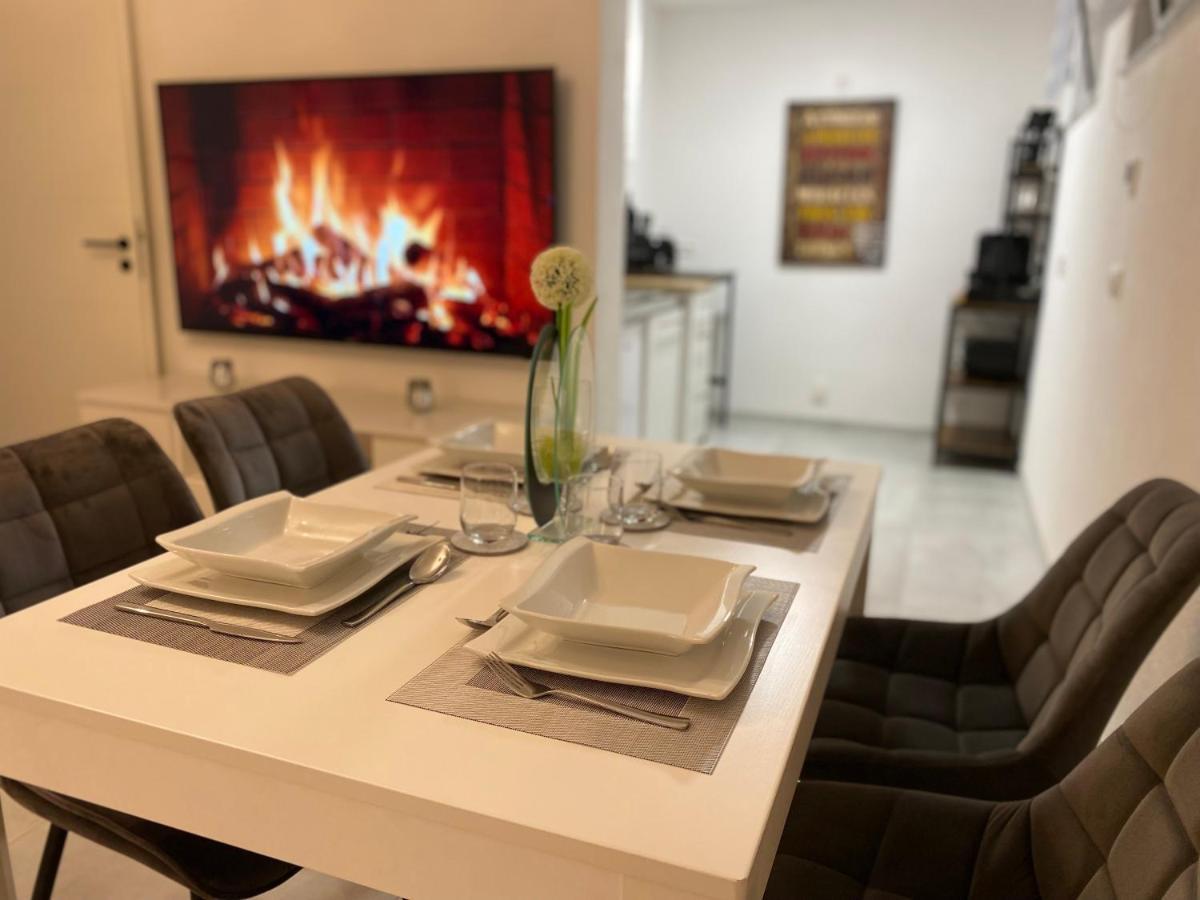 Business Suite: Netflix & Parking Near Audi Apartment *