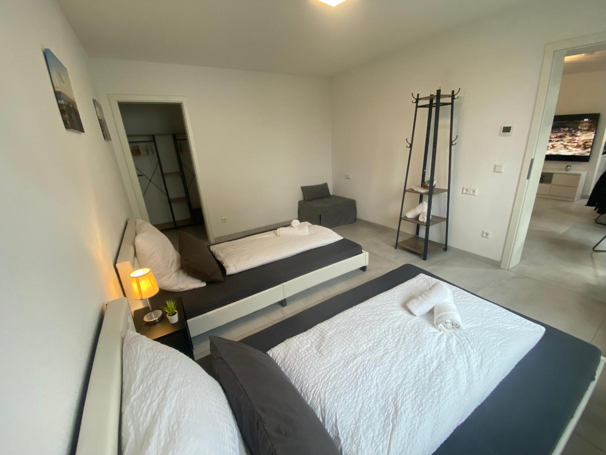 Business Suite: Netflix & Parking Near Audi *